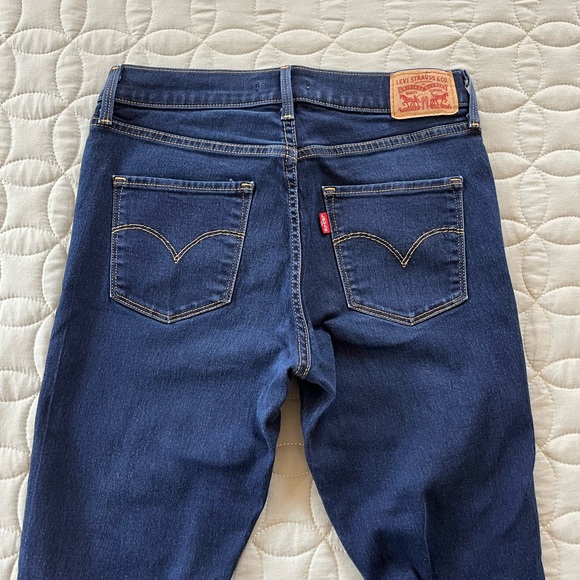 Levi’s 315 Shaping Bootcut Jeans - Picture 3 of 6